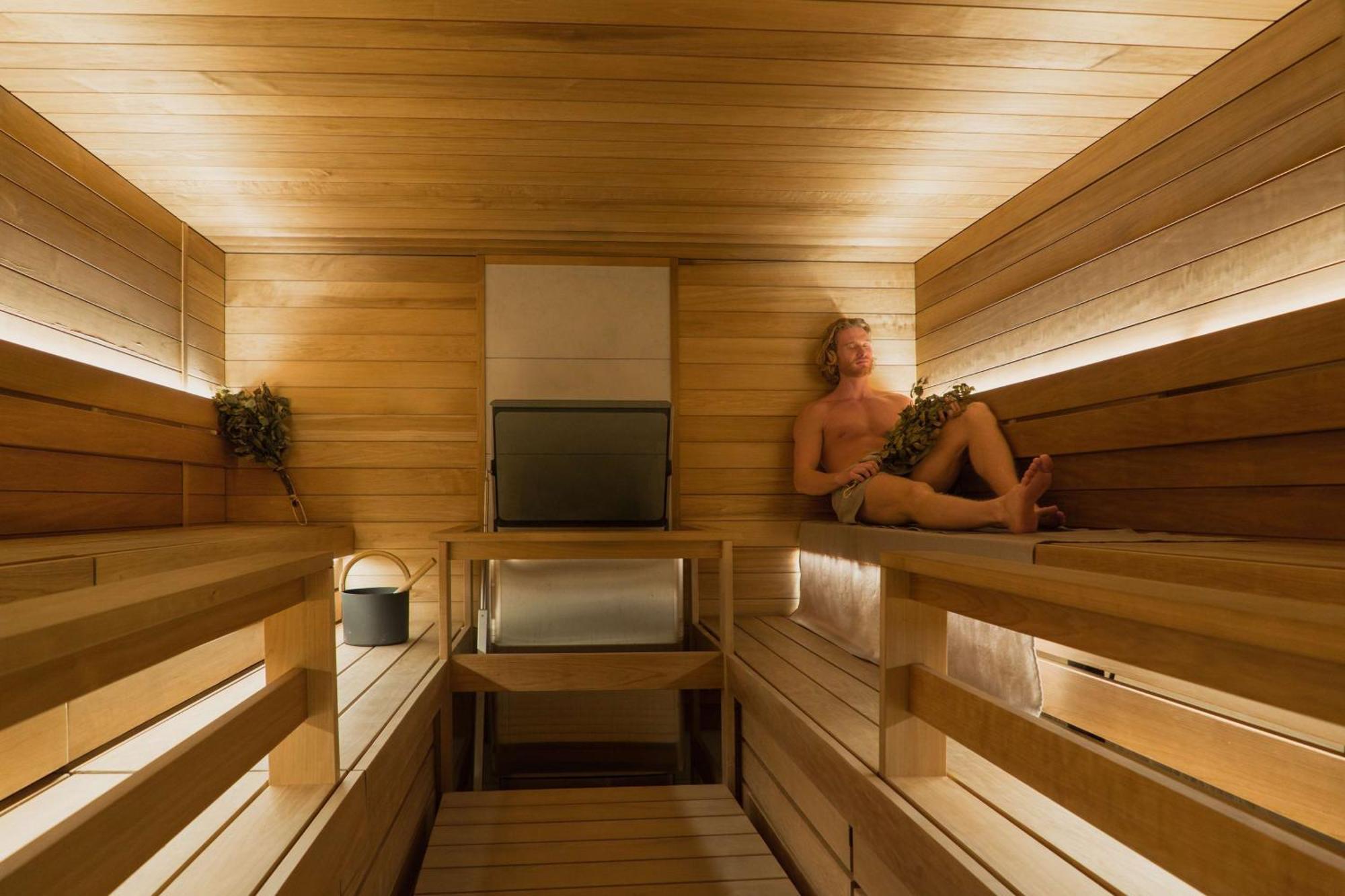 Nh Collection Helsinki Grand Hansa Exterior photo A man in a sauna